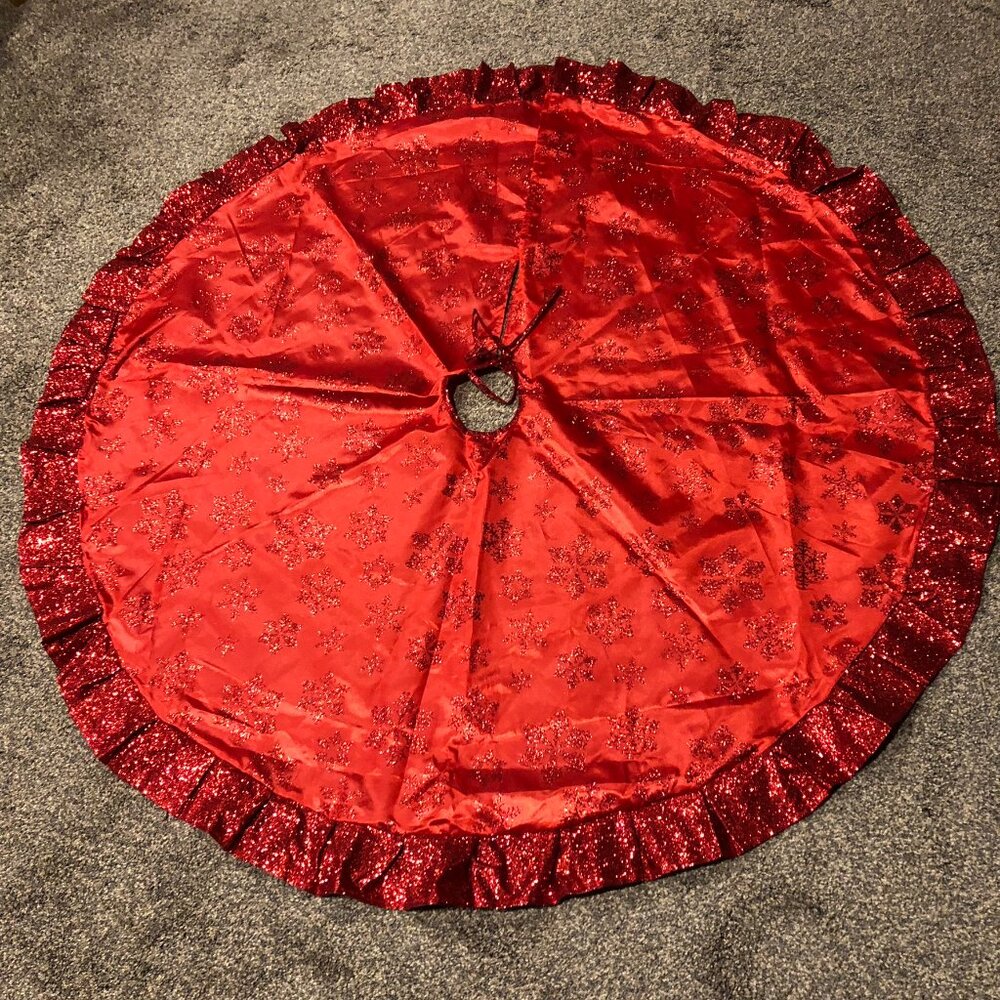 48" CHRISTMAS TREE SKIRT , RED GLITTER SNOWFLAKES